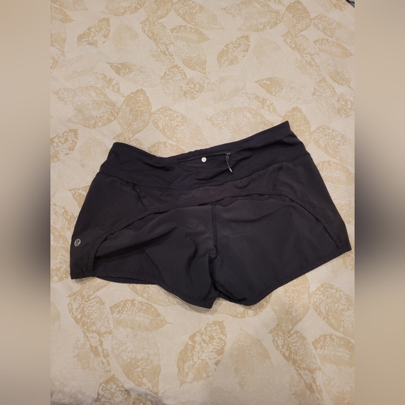 Lululemon black shorts size 6 - Picture 2 of 3